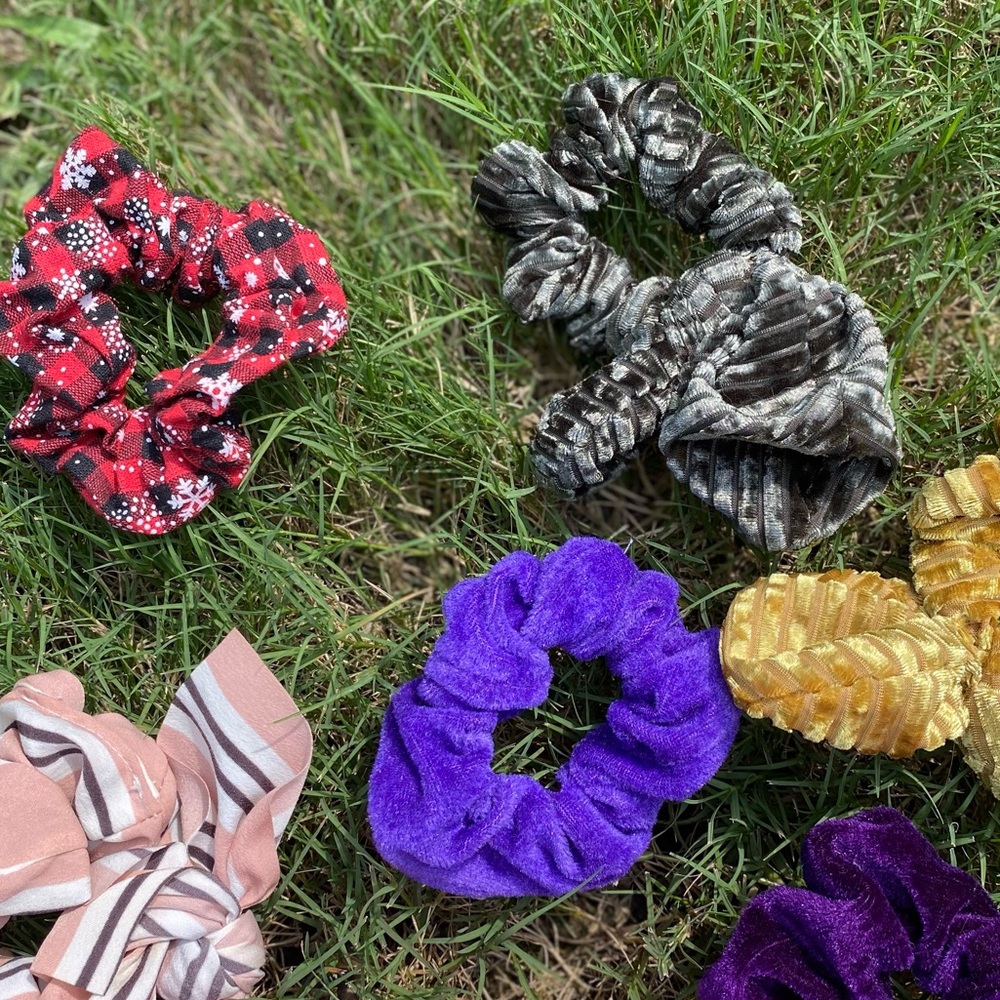 SCRUNCHIE PACK🩷💚🧡 - Picture 3 of 5